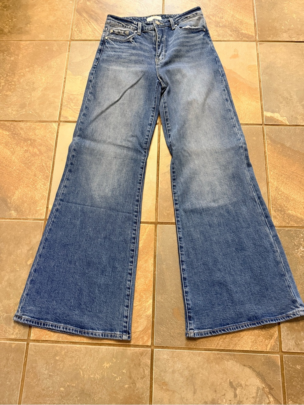 Women's High-Rise Wide Leg Jeans in Medium Blue Wash